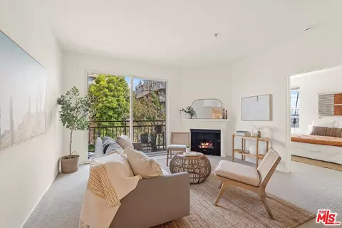 620 S Gramercy Pl #208, Los Angeles, CA 90005