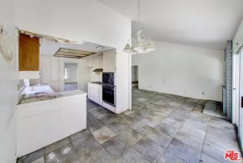 Kitchen - 3061 Klamath Ave, Simi Valley, CA 93063 photo 4 of 4