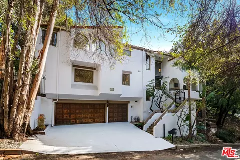 3016 Hollycrest Dr, Los Angeles, CA 90068