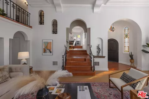 7813 Hillside Ave, Los Angeles, CA 90046