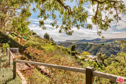 2145 Linda Flora Dr, Los Angeles, CA 90077