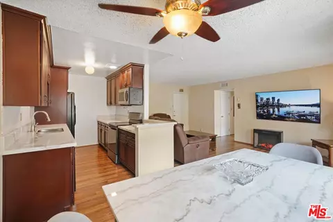5403 Newcastle Ave #18, Encino, CA 91316