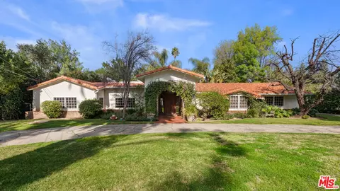 23301 Collins St, Woodland Hills, CA 91367