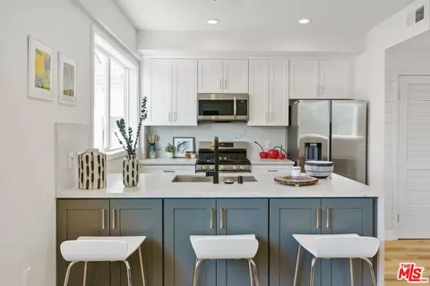 14663 W Sara Ln, Panorama City, CA 91402