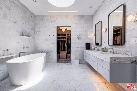 Bath - 1342 Appleton Way, Venice, CA 90291 photo 4 of 7