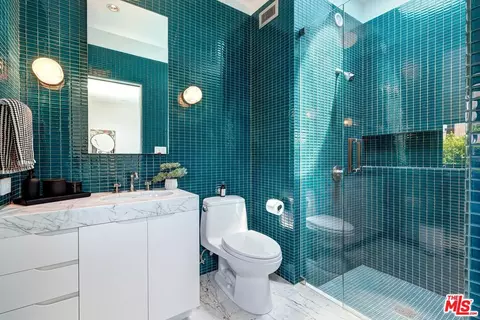 Bath - 1342 Appleton Way, Venice, CA 90291 photo 1 of 7