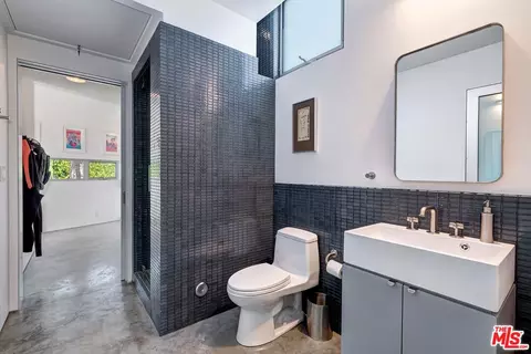Bath - 1342 Appleton Way, Venice, CA 90291 photo 7 of 7