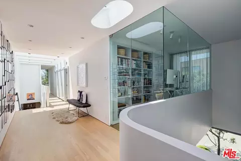 Bath - 1342 Appleton Way, Venice, CA 90291 photo 5 of 7