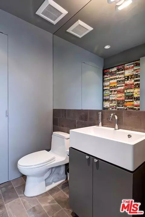 Bath - 1342 Appleton Way, Venice, CA 90291 photo 6 of 7