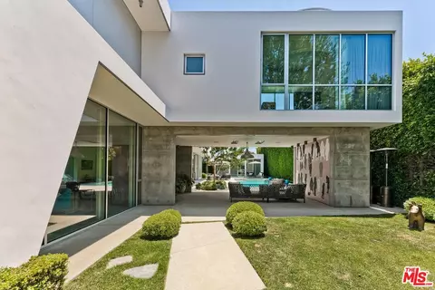 Exterior - 1342 Appleton Way, Venice, CA 90291 photo 3 of 10