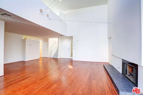 1175 Amherst Ave #10, Los Angeles, CA 90049