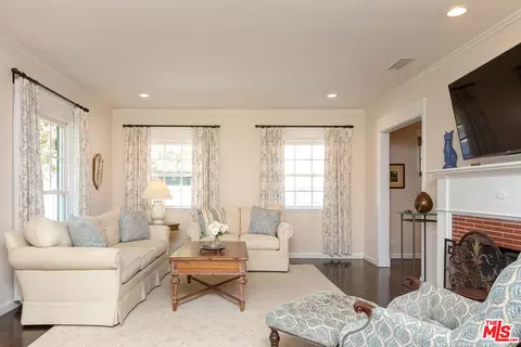 Living - 5410 Murietta Ave, Sherman Oaks, CA 91401 photo 2 of 3
