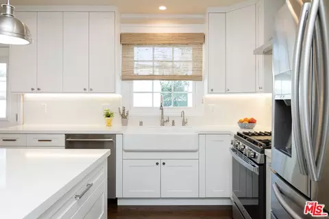 Kitchen - 5410 Murietta Ave, Sherman Oaks, CA 91401 photo 2 of 4