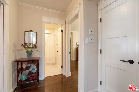 Entry Way - 5410 Murietta Ave, Sherman Oaks, CA 91401 photo 1 of 1