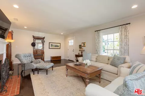 Living - 5410 Murietta Ave, Sherman Oaks, CA 91401 photo 1 of 3