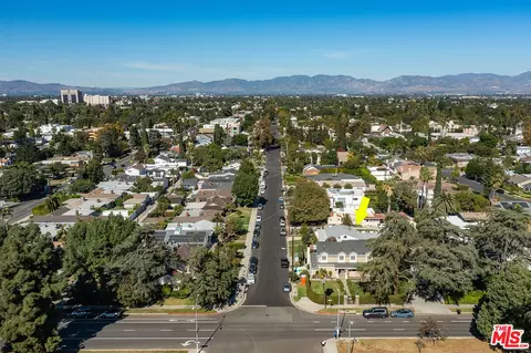 View/Area - 5410 Murietta Ave, Sherman Oaks, CA 91401 photo 2 of 4