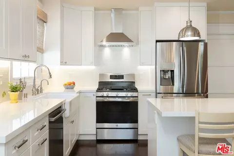 Kitchen - 5410 Murietta Ave, Sherman Oaks, CA 91401 photo 3 of 4