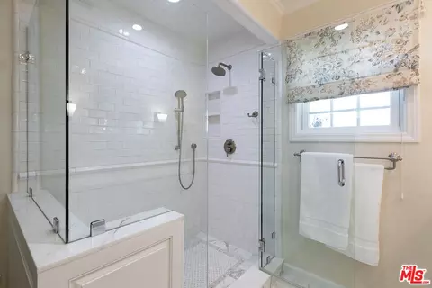 Bath - 5410 Murietta Ave, Sherman Oaks, CA 91401 photo 3 of 3