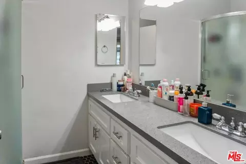 Bath - 5530 Ackerfield Ave #103, Long Beach, CA 90805 photo 1 of 2