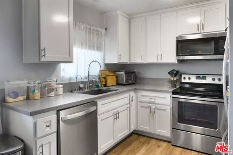 Kitchen - 5530 Ackerfield Ave #103, Long Beach, CA 90805 photo 2 of 3
