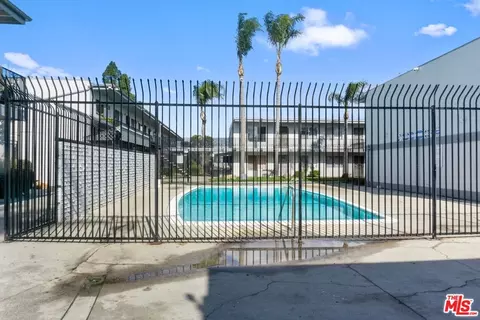 Exterior - 5530 Ackerfield Ave #103, Long Beach, CA 90805 photo 1 of 5