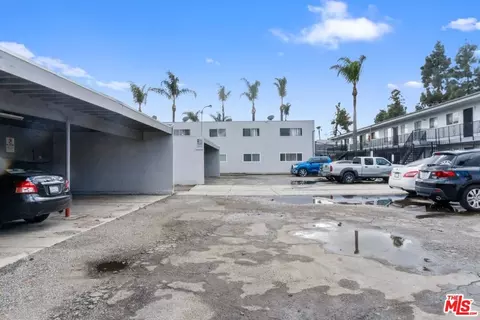 Exterior - 5530 Ackerfield Ave #103, Long Beach, CA 90805 photo 4 of 5