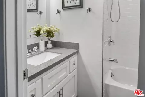 Bath - 5530 Ackerfield Ave #103, Long Beach, CA 90805 photo 2 of 2