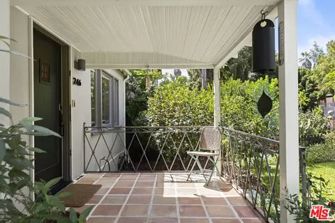 Exterior - 246 Robinson Rd, Pasadena, CA 91104 photo 12 of 16