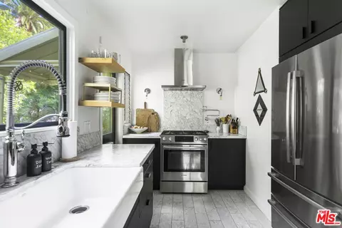 Kitchen - 246 Robinson Rd, Pasadena, CA 91104 photo 3 of 5