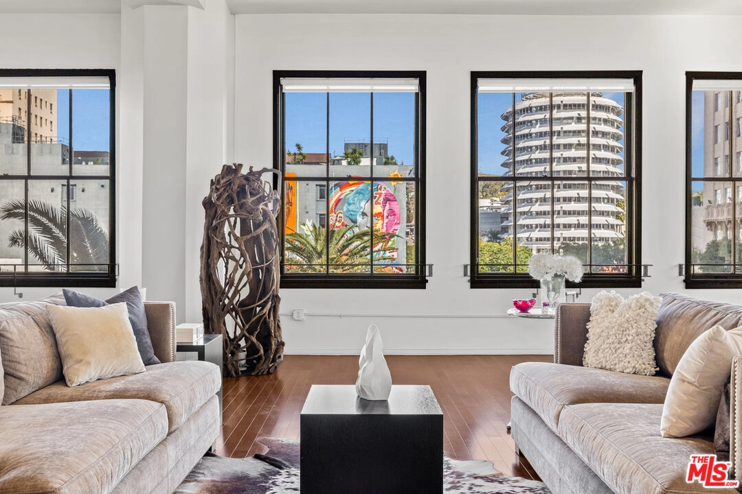 1645 Vine St Unit 406