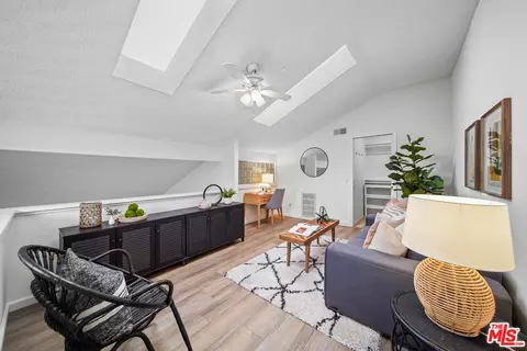 Living - 895 W 34th St #E, Long Beach, CA 90806 photo 5 of 8