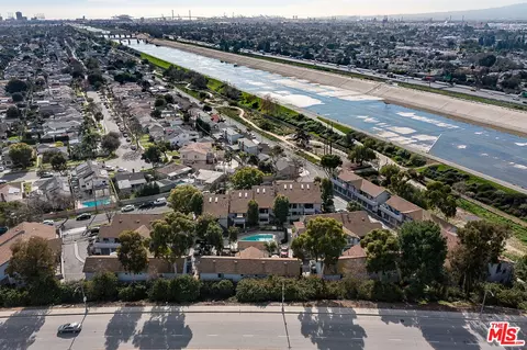 View/Area - 895 W 34th St #E, Long Beach, CA 90806 photo 3 of 9