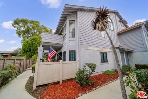 Exterior - 895 W 34th St #E, Long Beach, CA 90806 photo 2 of 14