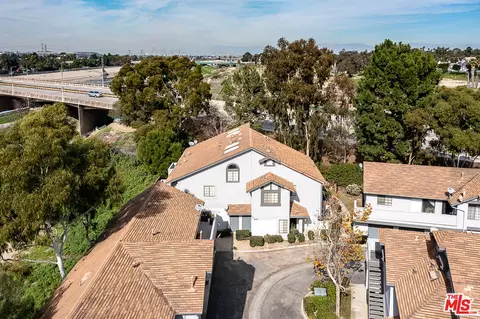 Exterior - 895 W 34th St #E, Long Beach, CA 90806 photo 13 of 14