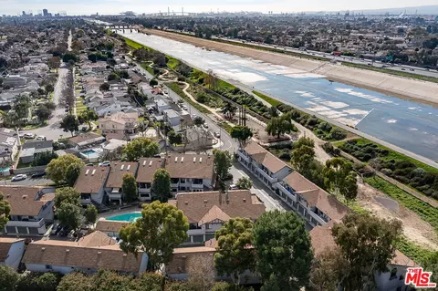 View/Area - 895 W 34th St #E, Long Beach, CA 90806 photo 2 of 9