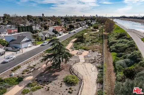 View/Area - 895 W 34th St #E, Long Beach, CA 90806 photo 7 of 9
