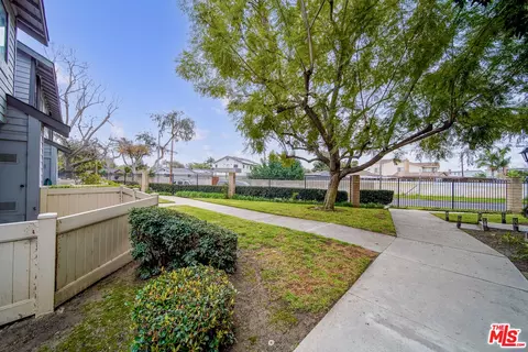 Exterior - 895 W 34th St #E, Long Beach, CA 90806 photo 8 of 14