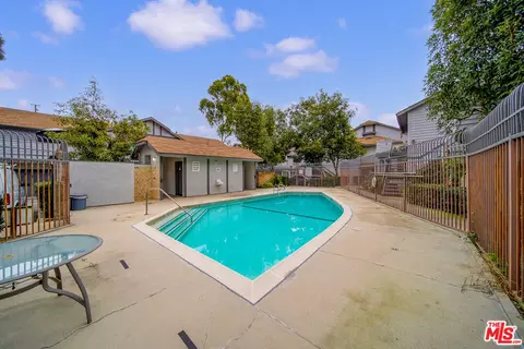 Exterior - 895 W 34th St #E, Long Beach, CA 90806 photo 10 of 14