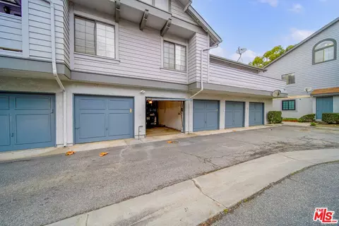 Exterior - 895 W 34th St #E, Long Beach, CA 90806 photo 6 of 14