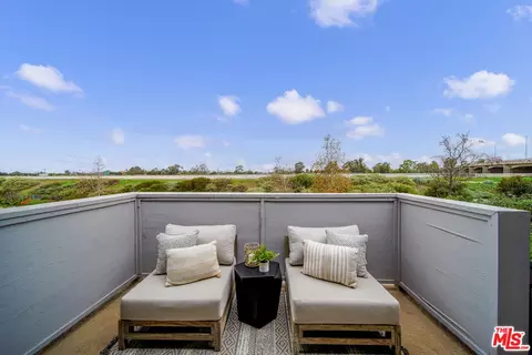 Exterior - 895 W 34th St #E, Long Beach, CA 90806 photo 4 of 14
