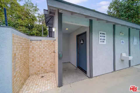 Exterior - 895 W 34th St #E, Long Beach, CA 90806 photo 11 of 14