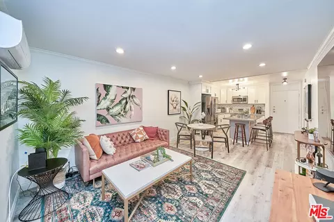320 S Gramercy Pl #102, Los Angeles, CA 90020