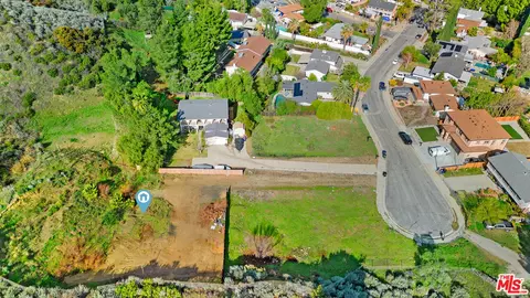 1 Larkhaven, Newhall, CA 91321