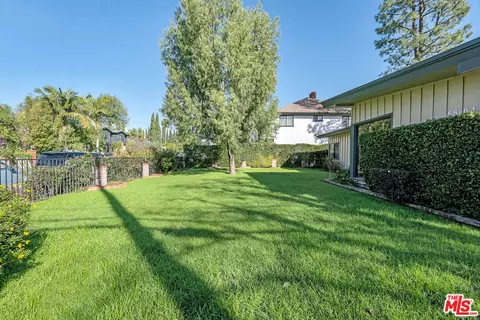 Exterior - 5504 Allott Ave, Sherman Oaks, CA 91401 photo 11 of 13