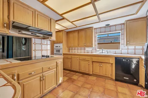 Kitchen - 5504 Allott Ave, Sherman Oaks, CA 91401 photo 1 of 4