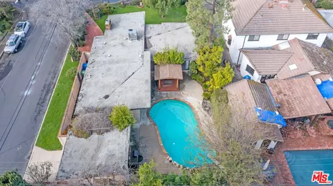 Exterior - 5504 Allott Ave, Sherman Oaks, CA 91401 photo 4 of 13