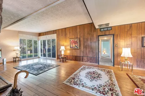 Living - 5504 Allott Ave, Sherman Oaks, CA 91401 photo 3 of 4