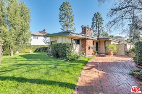 Exterior - 5504 Allott Ave, Sherman Oaks, CA 91401 photo 1 of 13