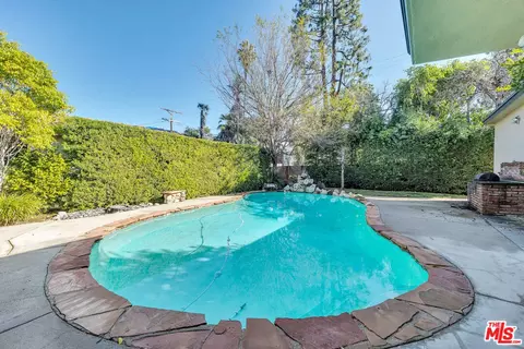 Exterior - 5504 Allott Ave, Sherman Oaks, CA 91401 photo 5 of 13