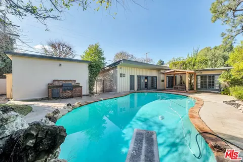 Exterior - 5504 Allott Ave, Sherman Oaks, CA 91401 photo 7 of 13